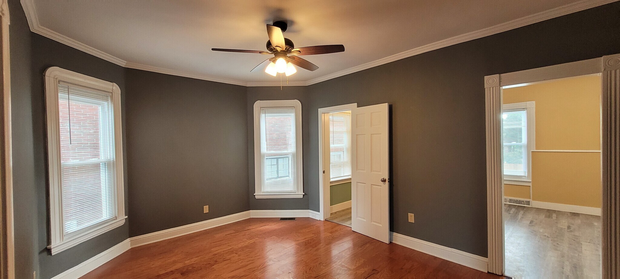 Living Room - 533 W Water St