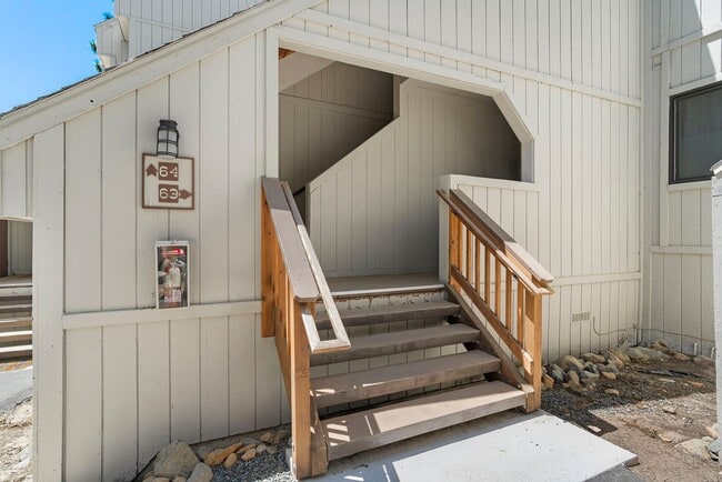 Building Photo - Remodeled One bedroom Woodstock Unit