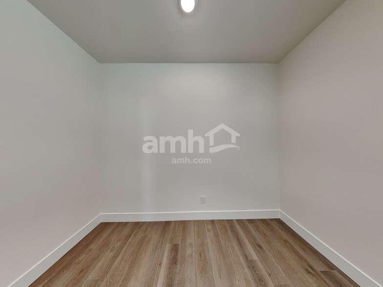 Building Photo - 534 Silverbell Falls Pl