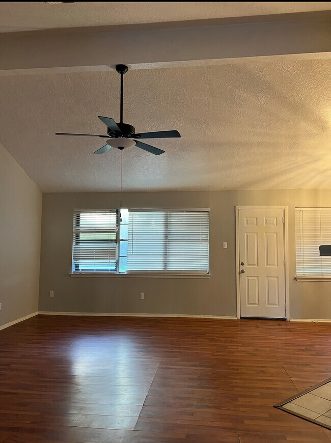 Building Photo - 20003 Rustlewood Dr