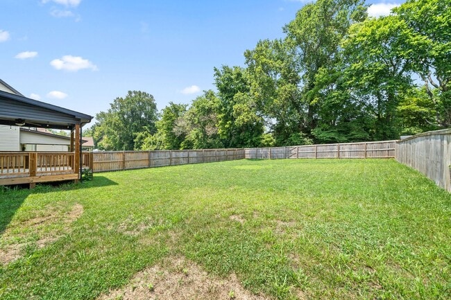 Building Photo - Gorgeous Single-Family with a Bonus Room & Large Fenced Backyard!