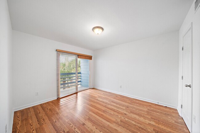 Building Photo - 100 Market St