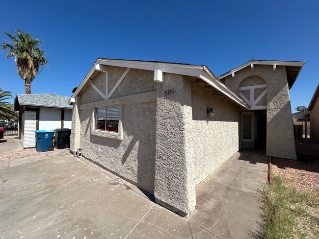 Primary Photo - Beautiful single story- 3Bed/2Bath home lo...