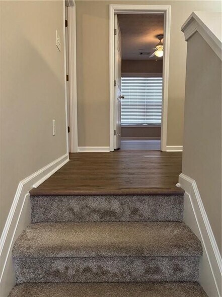 Building Photo - 303 Barberry Pl