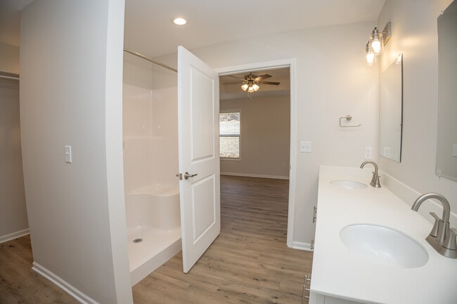 Building Photo - 836 El Dorado Dr