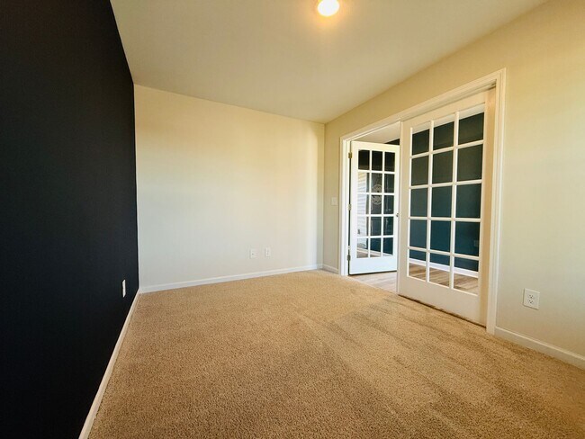 Building Photo - Valley End