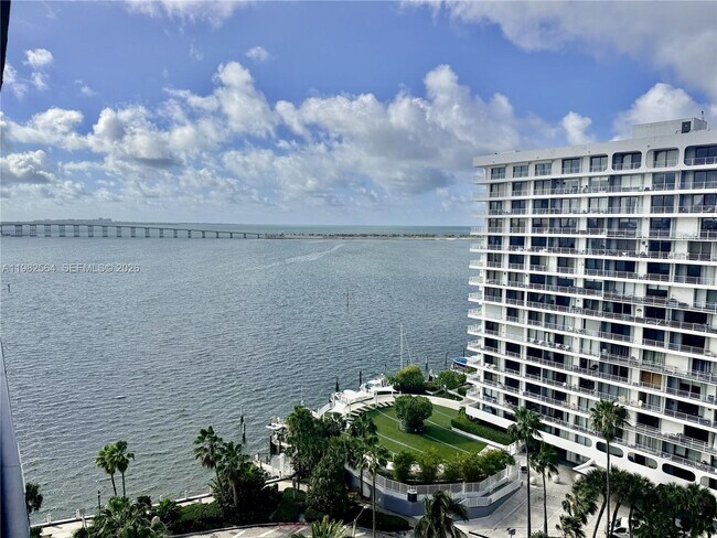 Building Photo - 1450 Brickell Bay Dr