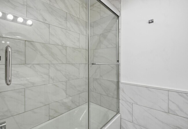 Building Photo - Beautiful Houston Home Featuring a Private Pool