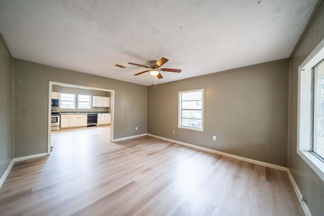 Building Photo - 807 Walnut St