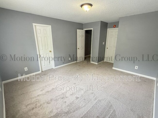 Building Photo - 6710 Sunset Hills Blvd