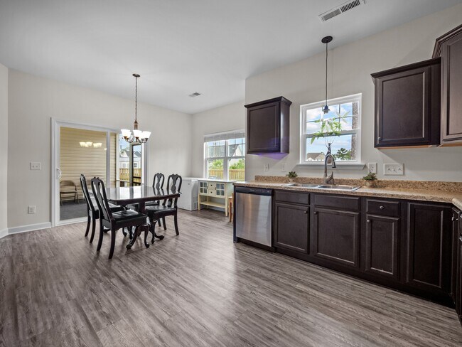 Building Photo - 251 Breakwater Dr