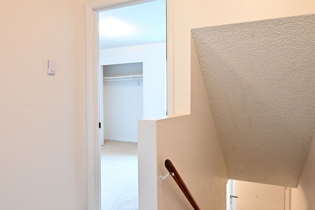 Building Photo - 2 bed 1 Bath townhouse