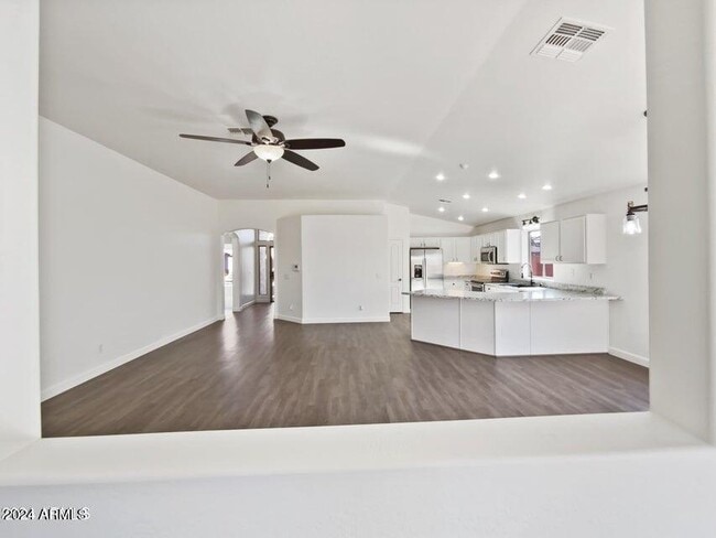 Building Photo - 866 S Cerise