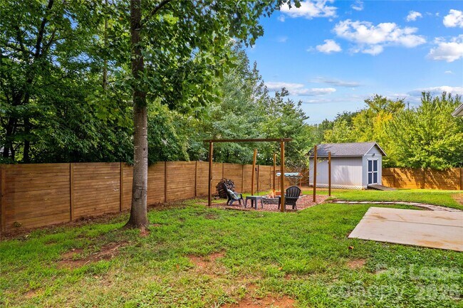 Building Photo - 983 Jerry Lees Way