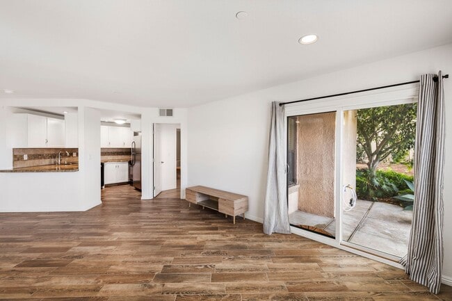 Building Photo - 1056 Calle Del Cerro