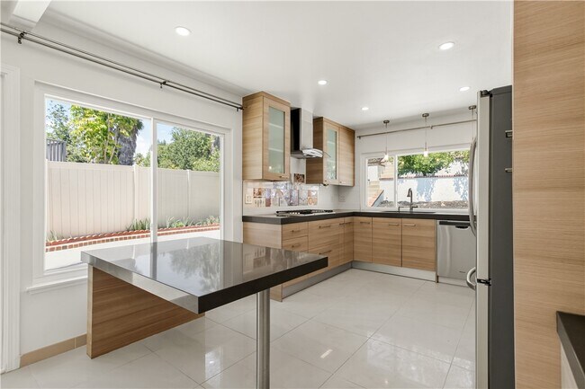 Building Photo - 27301 Via Avila