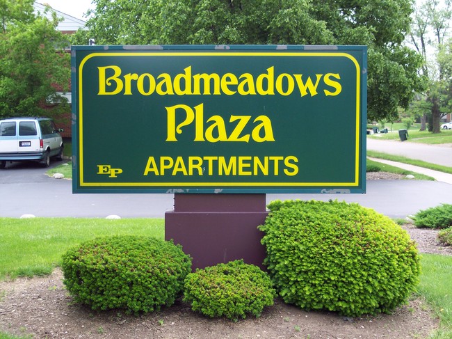 Building Photo - 500 - BROAD MEADOWS PLAZA