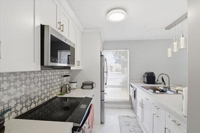 Building Photo - 4260 NW 114th Terrace