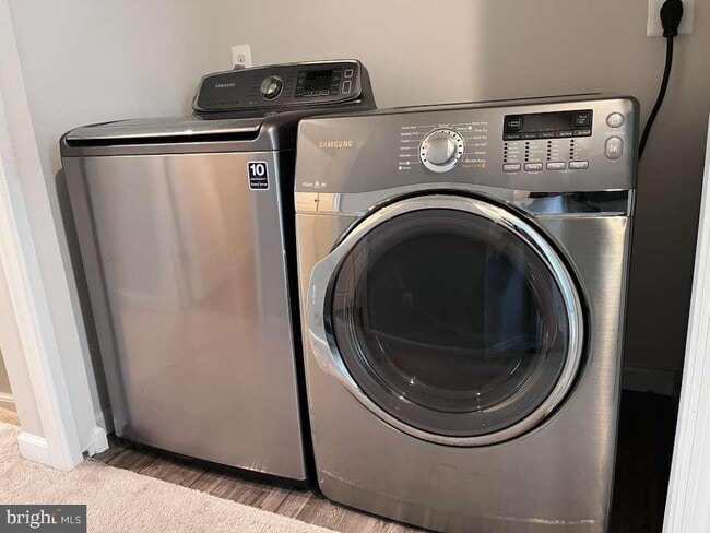 Building Photo - 2862 Farzi Cir