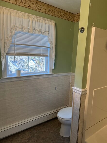 Building Photo - 298 Main St