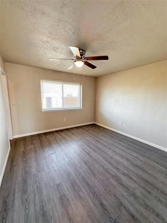 Building Photo - 7603 NW Andrews Ave