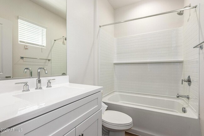Building Photo - 6537 N 15th Dr