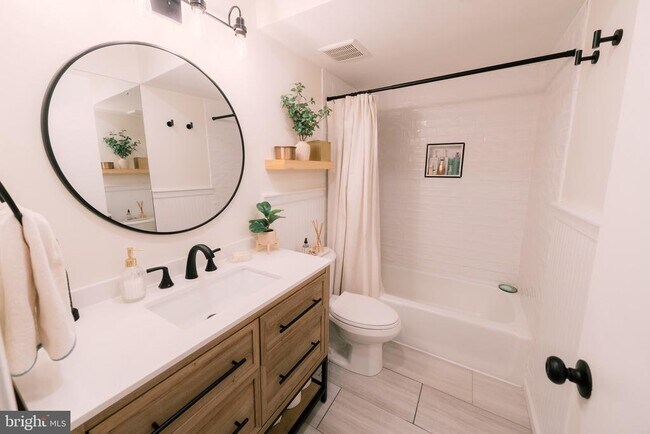 Building Photo - 126 Albemarle Dr