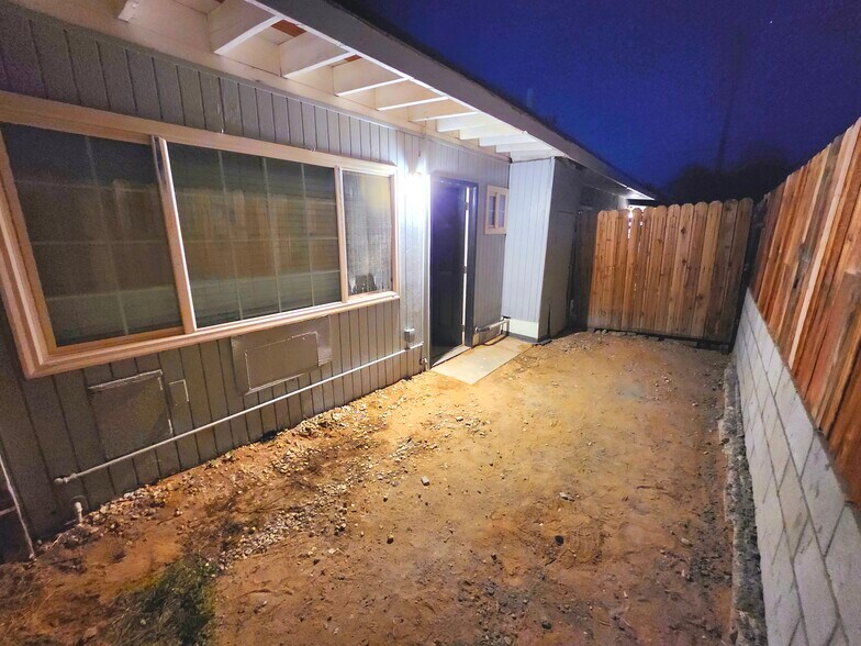 Building Photo - 5527 Baileya Ave