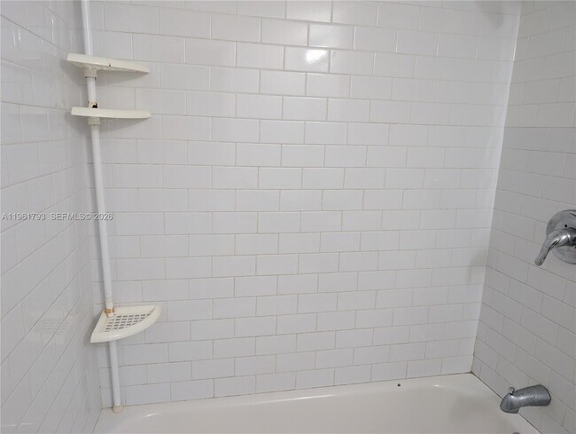 Building Photo - 11930 NE 19th Dr