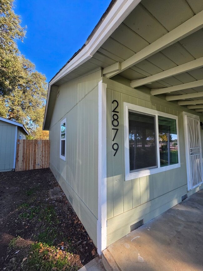 Building Photo - REMOELED 2 BED 1 BATH HOUSE READY NOW!