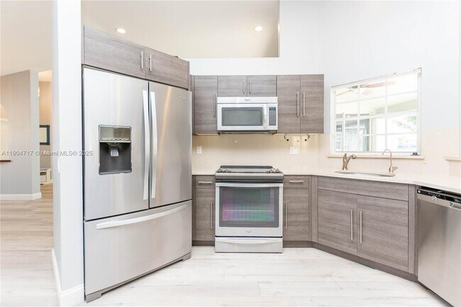 Building Photo - 642 Heritage Dr