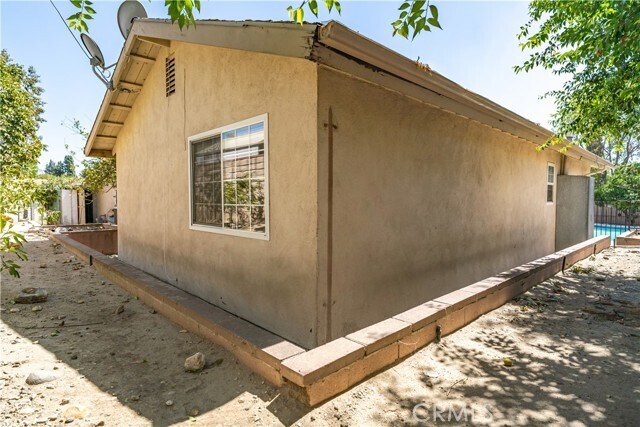 Building Photo - 9833 Shoshone Ave