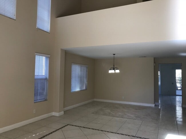 Building Photo - Nice House 5 beds 3.5 bath for lease in Eastvale