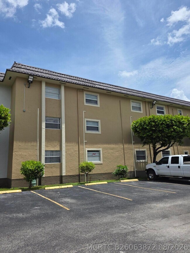 Building Photo - 4655 Palm Ave