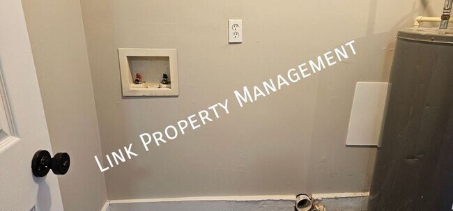 Building Photo - 2310 N Chamberlain Ave