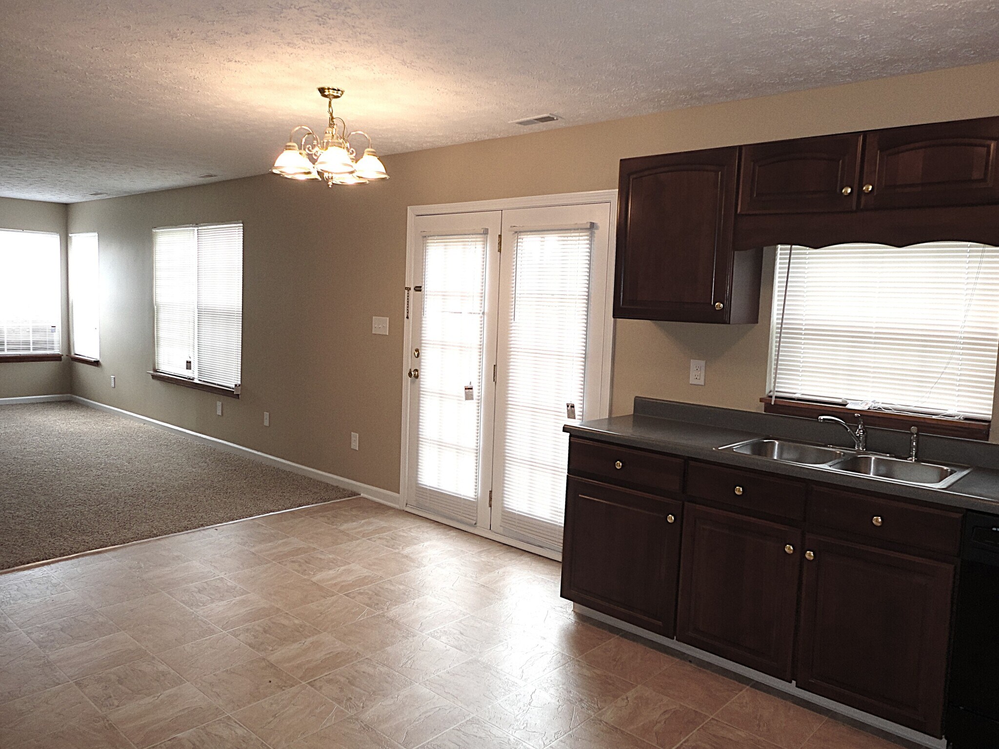 Building Photo - 9990 Palmaire Pl