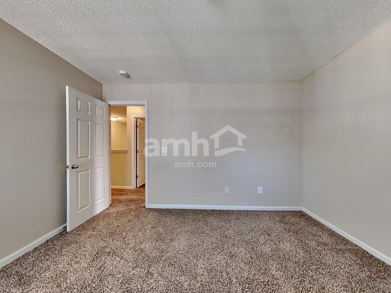 Building Photo - 1067 Briar Rose Ln