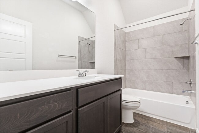 Building Photo - 4 Bedroom/3 Bath Kallinson Ranch Subdivision