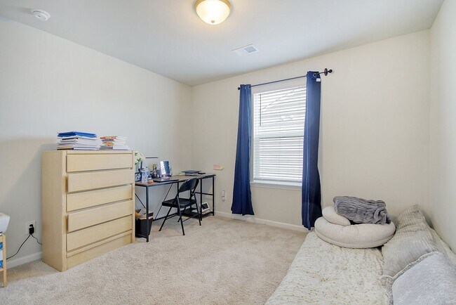 Building Photo - Spacious Moncks Corner Home