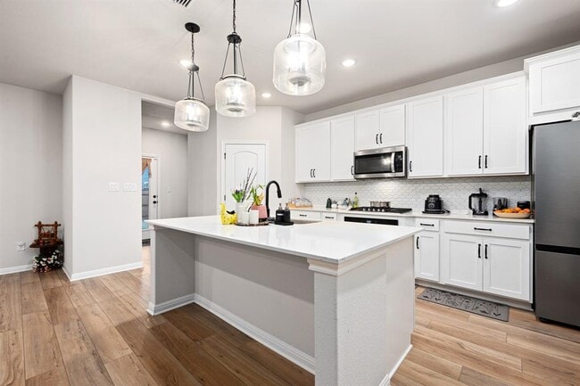 Building Photo - 236 Travis Ln