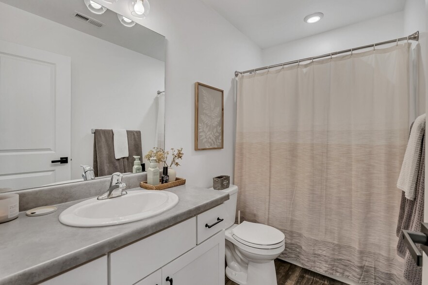 Building Photo - 5176 W Duet Dr