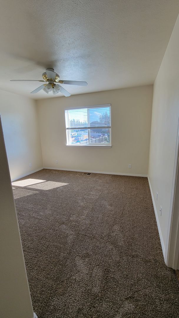 Building Photo - 4 bed, 3 bath home located in the Sunshine Meadows Neighborhood, Coeur d'Alene