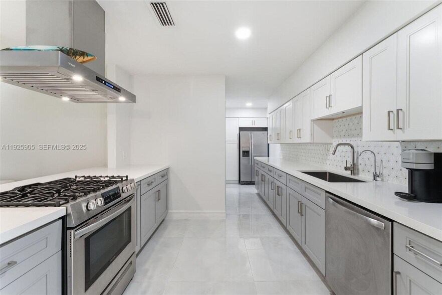 Building Photo - 251 N 71st Ave