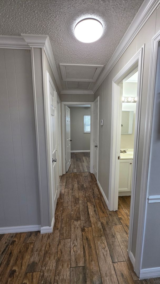 Building Photo - 2 bed 1 bath just remodeled