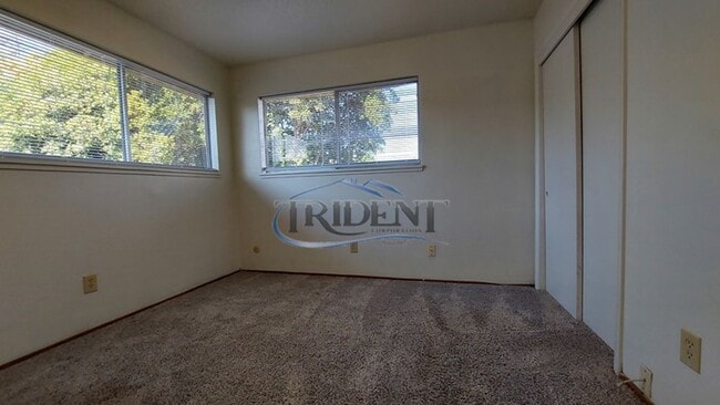 Building Photo - This is a cute updated 3 bedroom 2 bath house