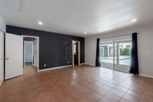 Building Photo - Spacious 5-Bedroom, 3-Bath Home with Pool ...
