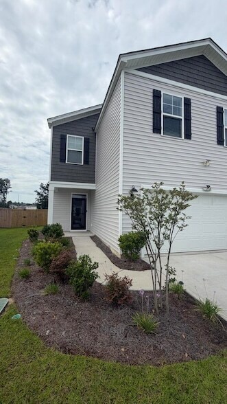 Building Photo - 742 Ladywood Dr