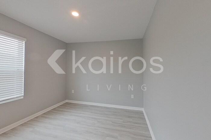 Building Photo - 241 Monarch Ln