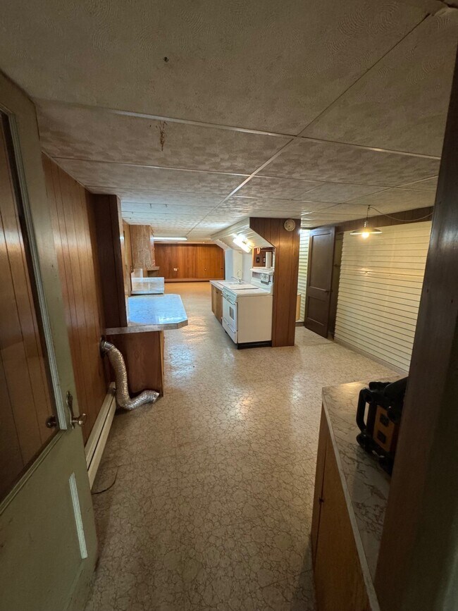 Building Photo - 2613 Southridge Dr
