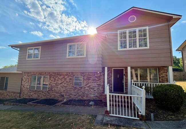 Building Photo - 206 Suttle Dr